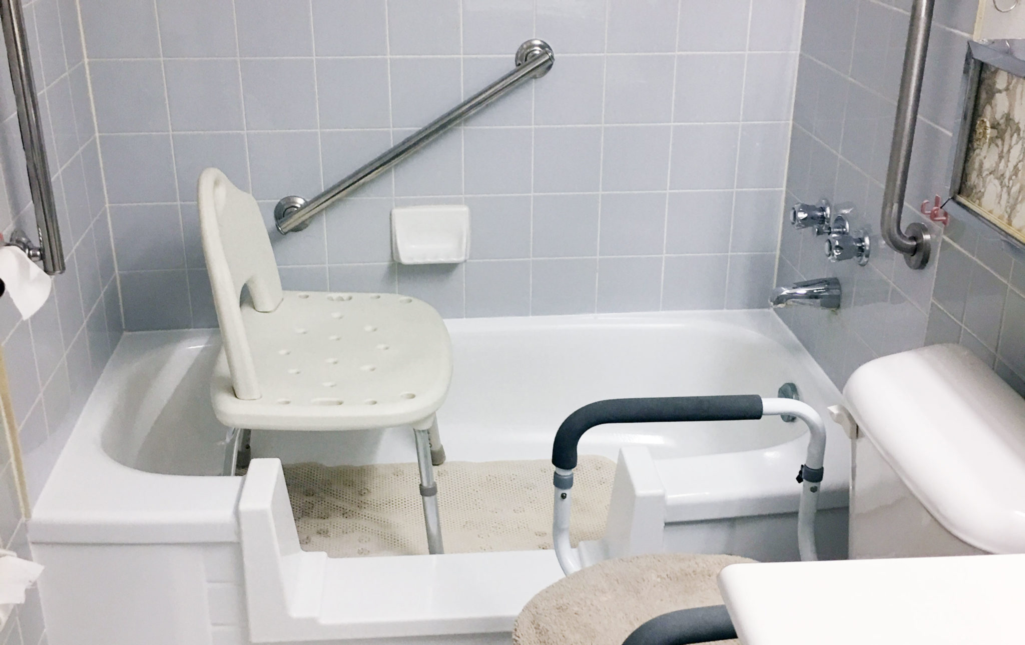 Grabbarswithtub_header2 Grab Bar Guy